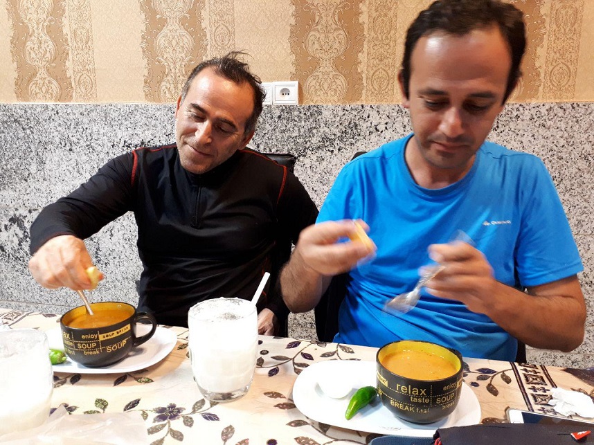 در حال میل کردن چوربا!